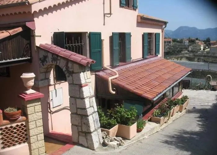 Maison Traditionnelle Sur Les Collines Nicoises * Nice
